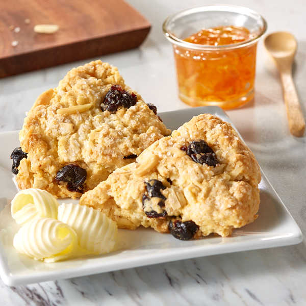 Scones de cereza y almendras 